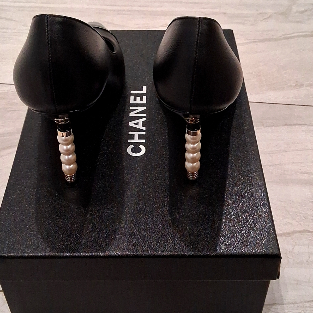 Chanel Black Patent Leather Heels - Picture 2 of 7